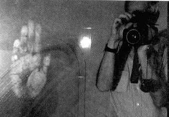Horacio Londner's father photographing Maitreya's hand